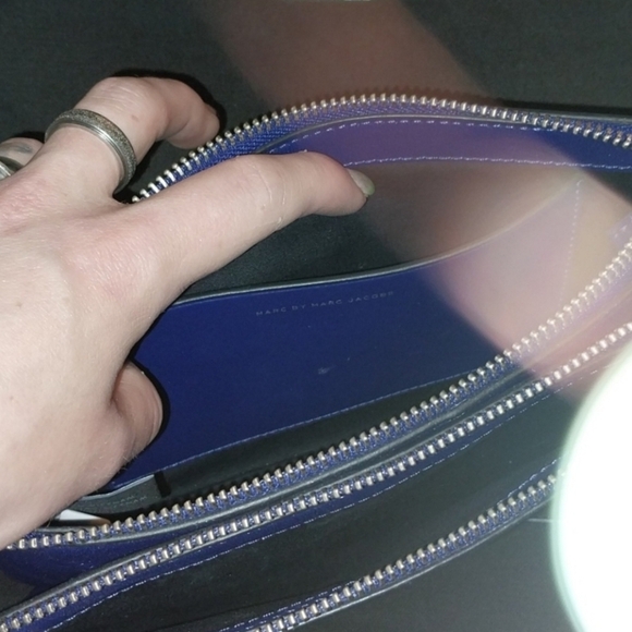 Mark Jacob's Cross Body Bag - Picture 2 of 12